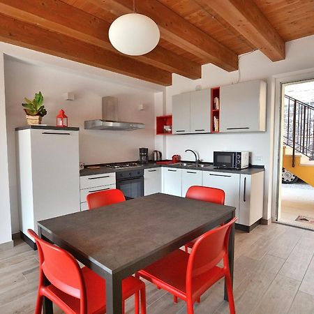 Red Apartment In Marciaga Di コステロマーノ エクステリア 写真