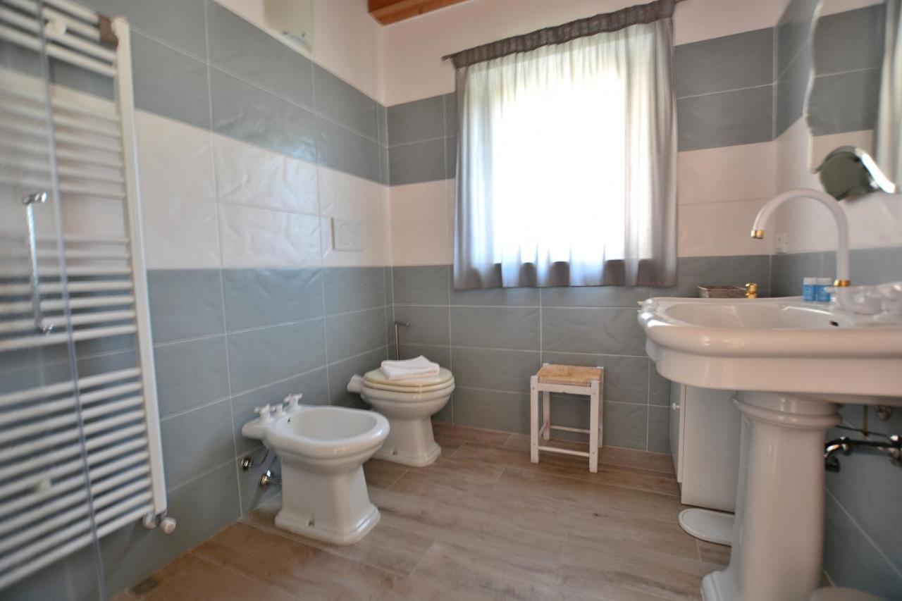 Red Apartment In Marciaga Di コステロマーノ エクステリア 写真