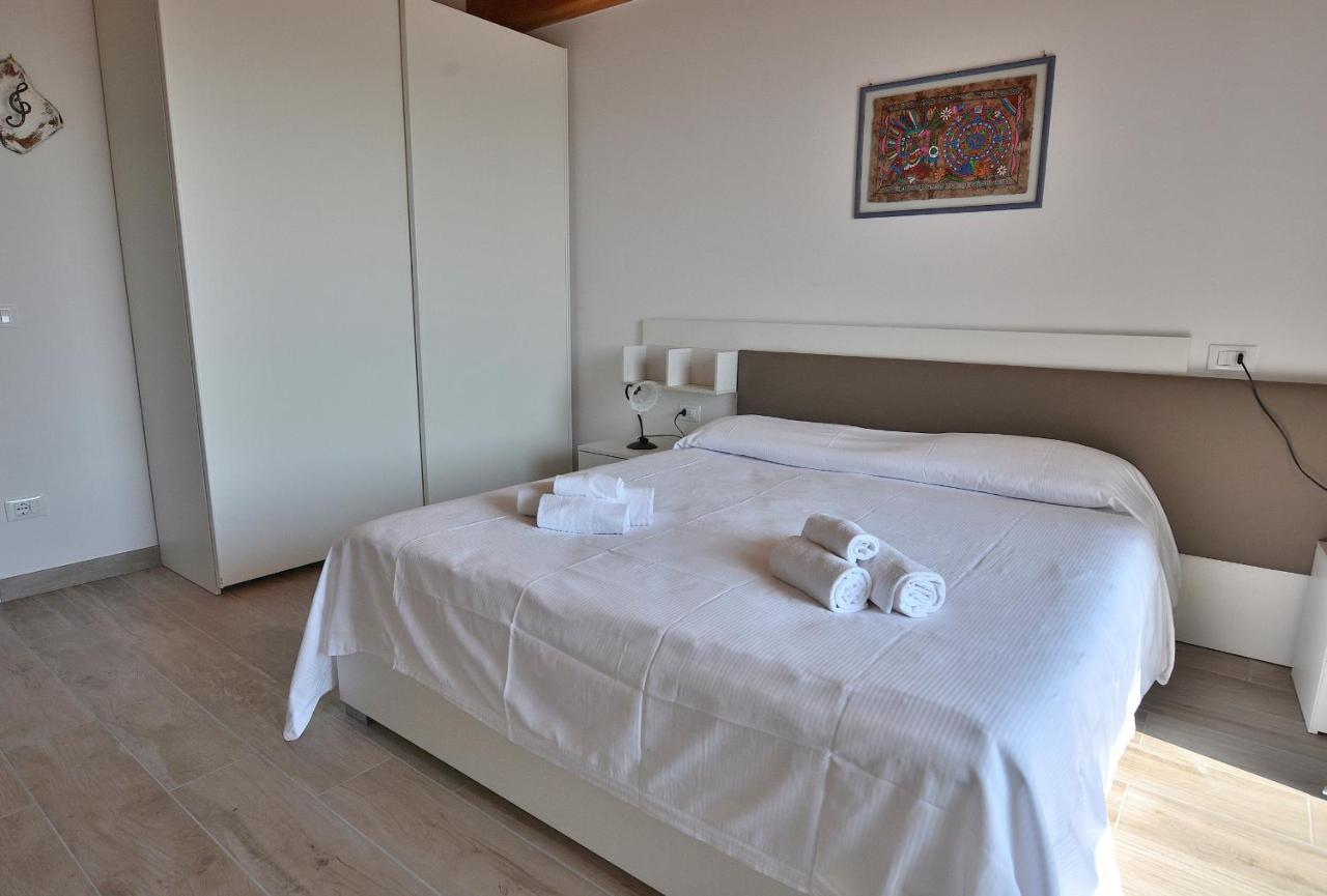 Red Apartment In Marciaga Di コステロマーノ エクステリア 写真
